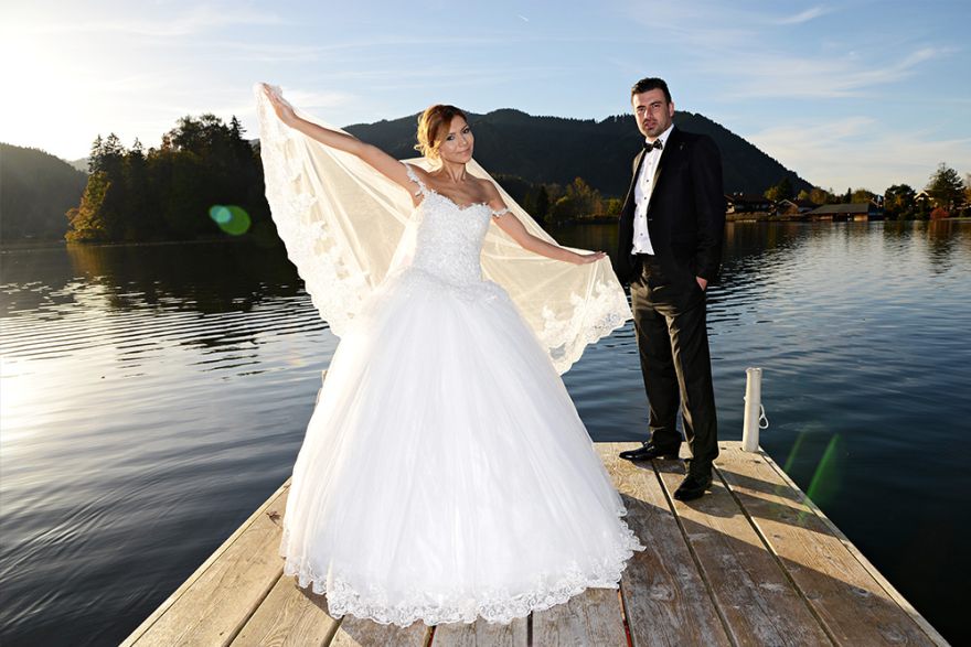 Hochzeitsfoto-Schliersee-Brautpaar-Brautkleid-5.jpg